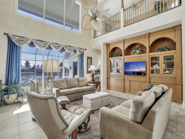 Stunning 3 Bedroom Home with Private Pool and Boat Dock