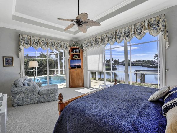 Stunning 3 Bedroom Home with Private Pool and Boat Dock