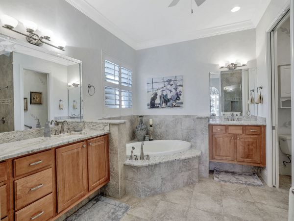 Stunning 3 Bedroom Home with Private Pool and Boat Dock