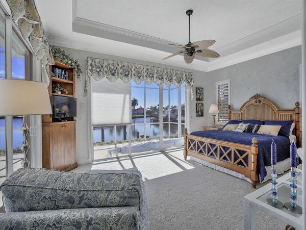 Stunning 3 Bedroom Home with Private Pool and Boat Dock