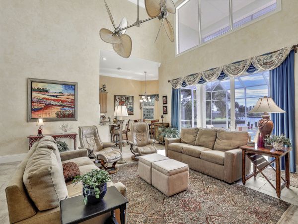 Stunning 3 Bedroom Home with Private Pool and Boat Dock