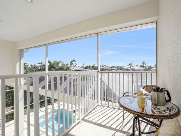 Stunning 3 Bedroom Home with Private Pool and Boat Dock