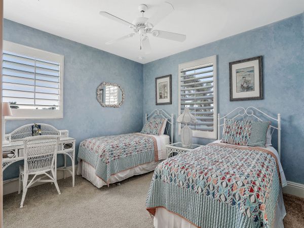 Stunning 3 Bedroom Home with Private Pool and Boat Dock
