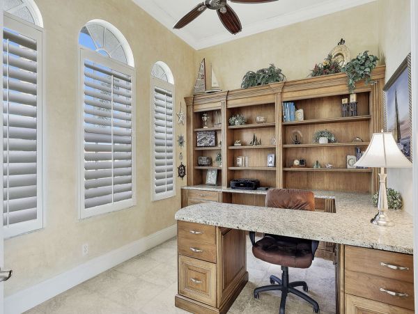 Stunning 3 Bedroom Home with Private Pool and Boat Dock