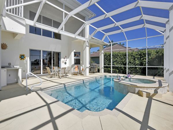 Stunning 3 Bedroom Home with Private Pool and Boat Dock
