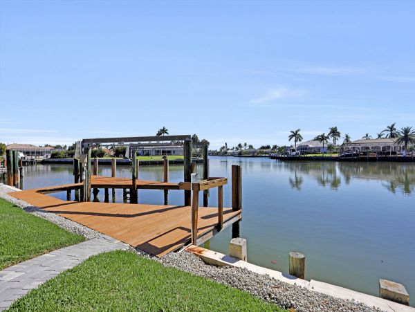 Stunning 3 Bedroom Home with Private Pool and Boat Dock