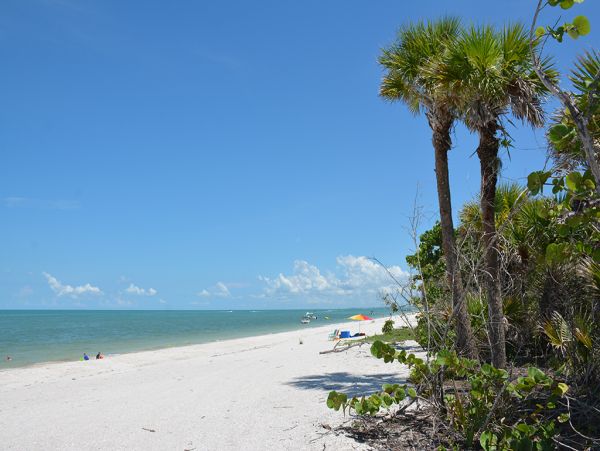 Fort Myers Pool Home Five Minutes to the Beach 4 Bedrooms