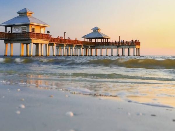 Fort Myers Pool Home Five Minutes to the Beach 4 Bedrooms