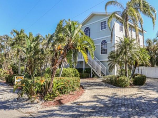 Fort Myers Pool Home Five Minutes to the Beach 4 Bedrooms