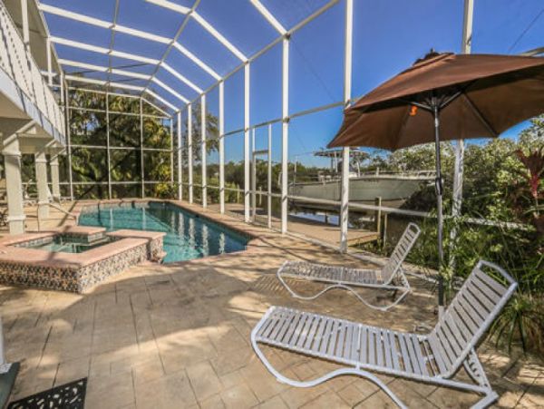 Fort Myers Pool Home Five Minutes to the Beach 4 Bedrooms