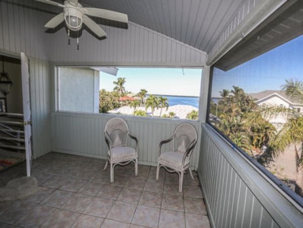Fort Myers Pool Home Five Minutes to the Beach 4 Bedrooms