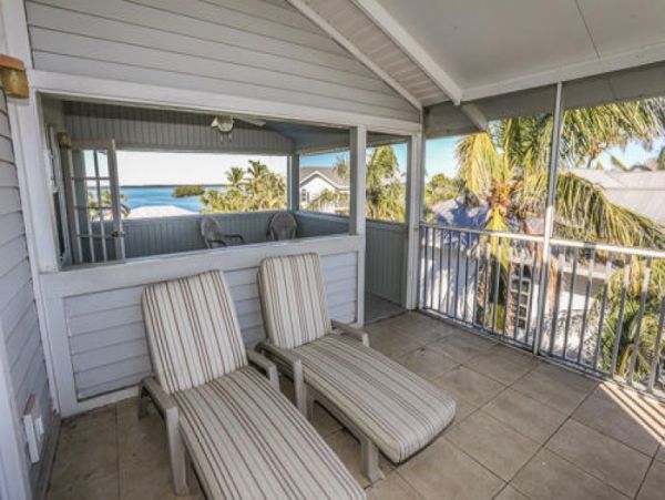 Fort Myers Pool Home Five Minutes to the Beach 4 Bedrooms
