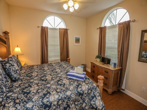 Fort Myers Pool Home Five Minutes to the Beach 4 Bedrooms