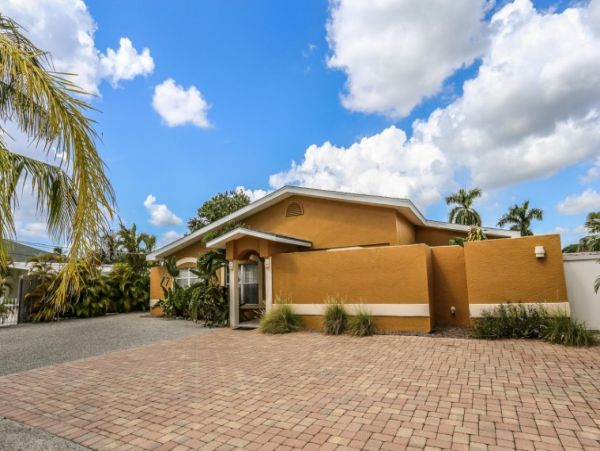 Fort Myers Pool Vacation Home One Minute to the Beach