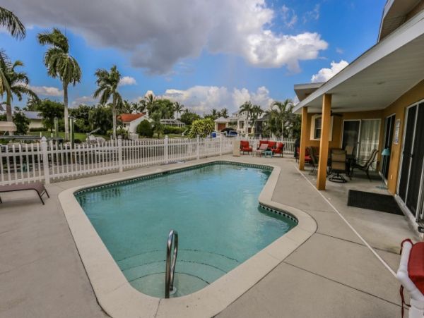 Fort Myers Pool Vacation Home One Minute to the Beach