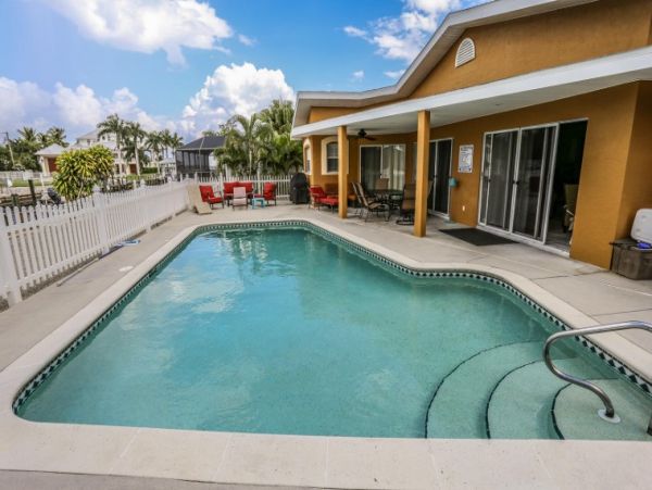 Fort Myers Pool Vacation Home One Minute to the Beach