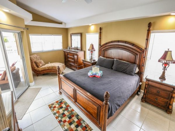 Fort Myers Pool Vacation Home One Minute to the Beach