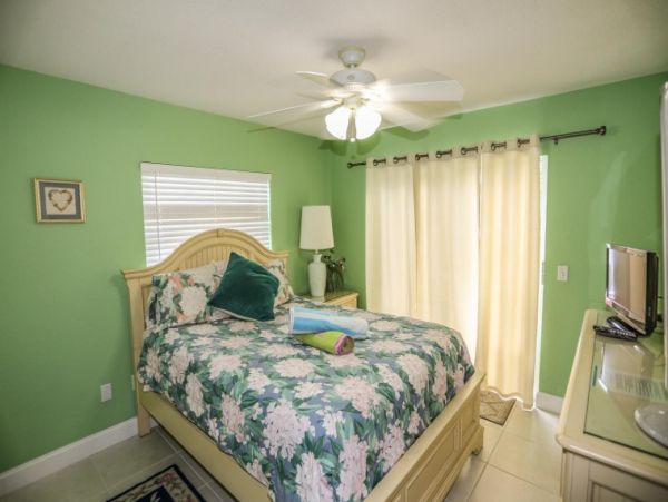 Fort Myers Pool Vacation Home One Minute to the Beach