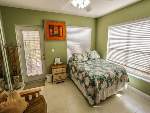 Fort Myers Pool Vacation Home One Minute to the Beach