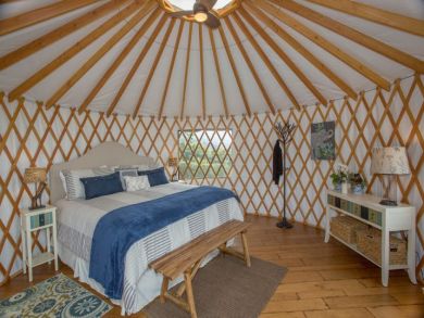 Four Bedroom Vacation Home with Pool and Hot Tub Sleeps 8 Four Bedroom Vacation Home with Pool and Hot Tub Sleeps 8