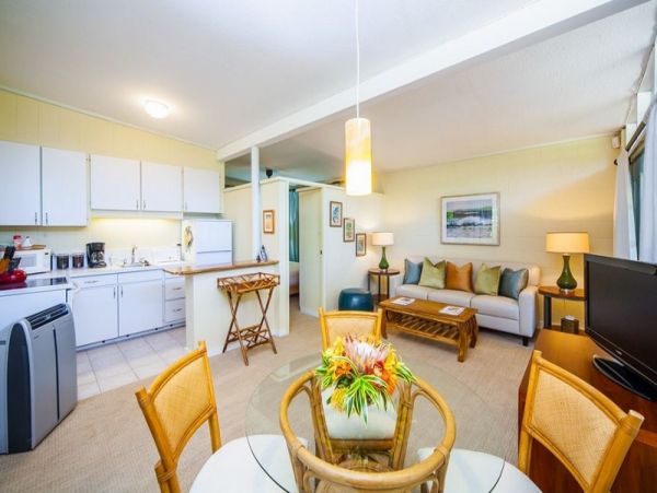 Wailea Luxury Four Bedroom Main House Guest Cottage