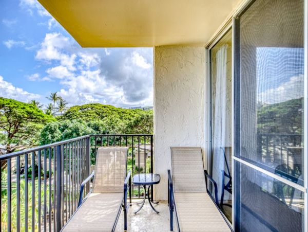 On Beach Lahaina Vacation Condo Two Bedrooms Sleeps 6