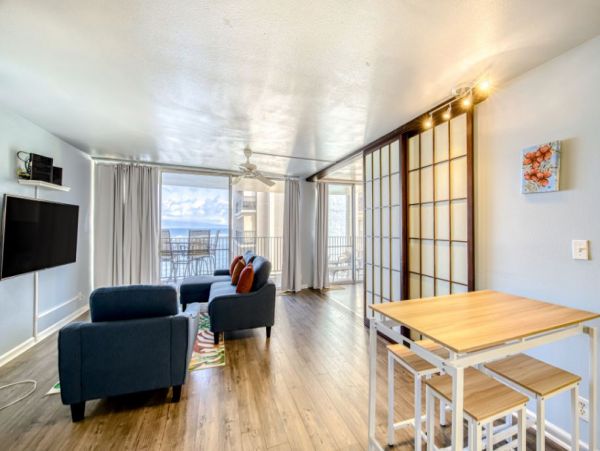 On Beach Lahaina Vacation Condo Two Bedrooms Sleeps 6