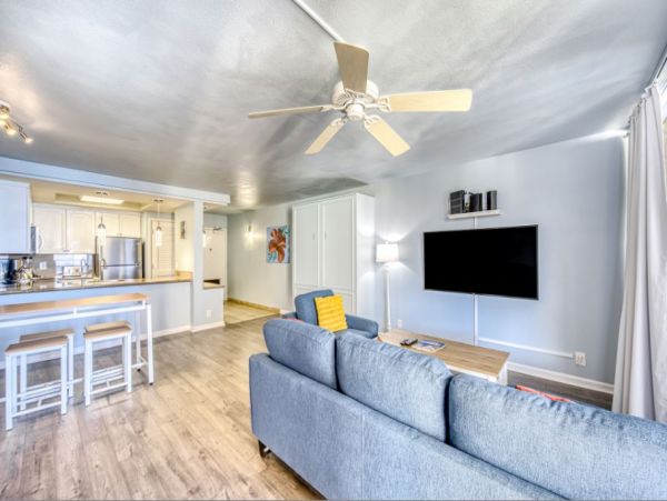 On Beach Lahaina Vacation Condo Two Bedrooms Sleeps 6