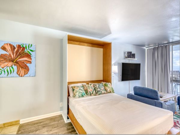 On Beach Lahaina Vacation Condo Two Bedrooms Sleeps 6