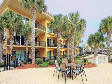Santa Rosa Beach Vacation Condo Sleeps Eight Guests.
