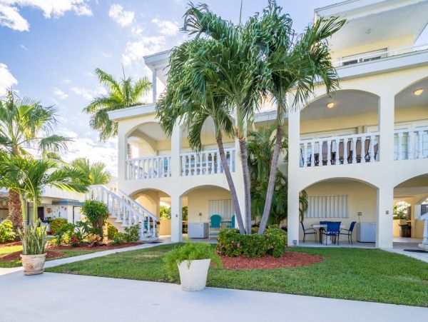 Key Colony Four Bedroom Stroll to the Beach Great Rental