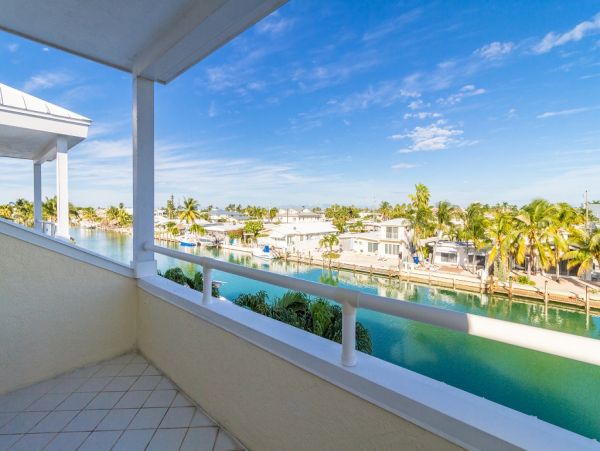 Key Colony Four Bedroom Stroll to the Beach Great Rental