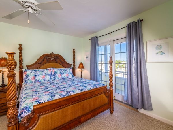 Key Colony Four Bedroom Stroll to the Beach Great Rental