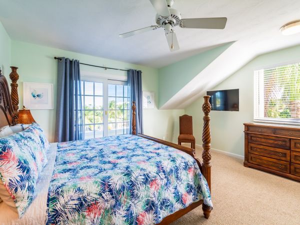 Key Colony Four Bedroom Stroll to the Beach Great Rental