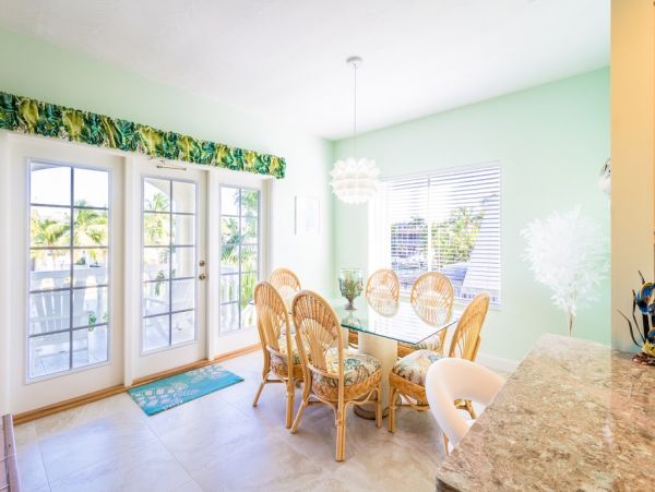 Key Colony Four Bedroom Stroll to the Beach Great Rental
