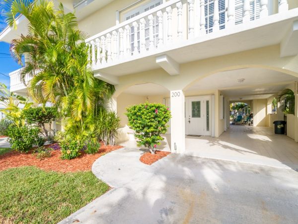 Key Colony Four Bedroom Stroll to the Beach Great Rental