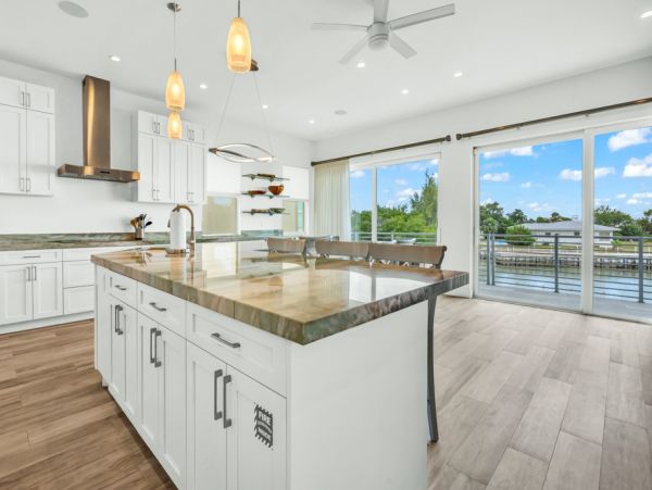 Ocean Front 4 Bedroom Home in Marathon Sleeps 10