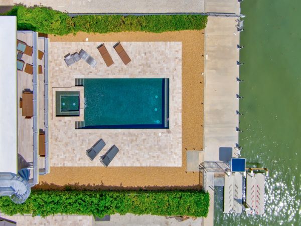 Ocean Front 4 Bedroom Home in Marathon Sleeps 10