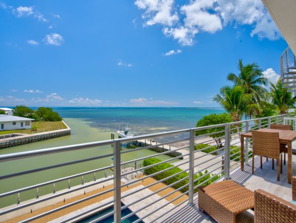 Ocean Front 4 Bedroom Home in Marathon Sleeps 10