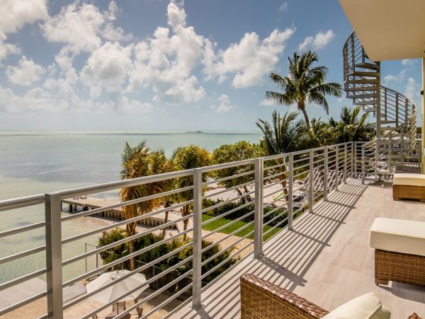 Ocean Front 4 Bedroom Home in Marathon Sleeps 10