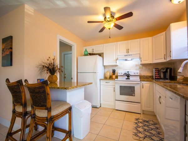 FLORIDA KEYS 3 BEDROOM POOL HOME ON CANAL SLEEPS 8