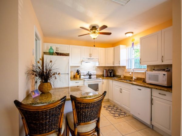 FLORIDA KEYS 3 BEDROOM POOL HOME ON CANAL SLEEPS 8