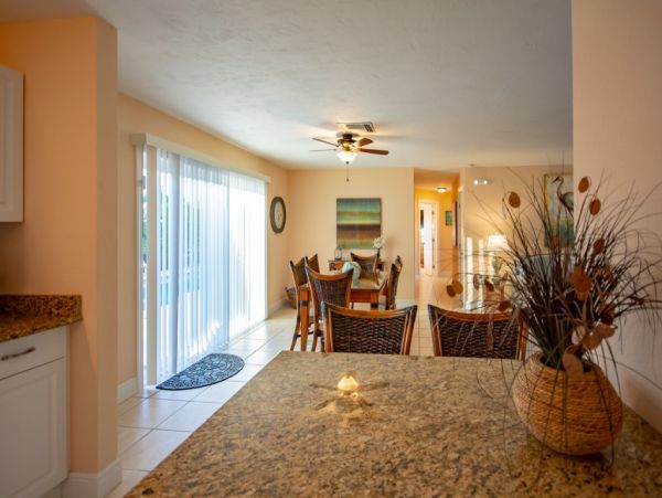 FLORIDA KEYS 3 BEDROOM POOL HOME ON CANAL SLEEPS 8