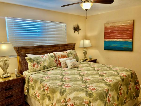 FLORIDA KEYS 3 BEDROOM POOL HOME ON CANAL SLEEPS 8
