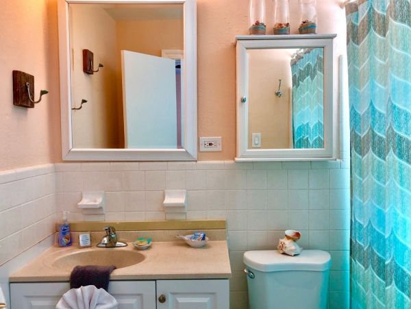 FLORIDA KEYS 3 BEDROOM POOL HOME ON CANAL SLEEPS 8