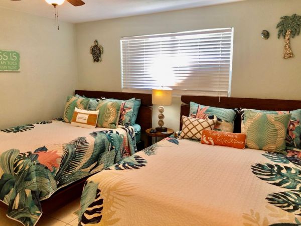 FLORIDA KEYS 3 BEDROOM POOL HOME ON CANAL SLEEPS 8