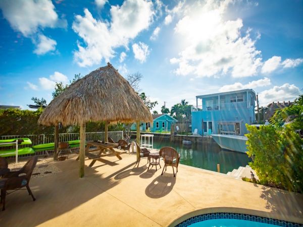 FLORIDA KEYS 3 BEDROOM POOL HOME ON CANAL SLEEPS 8