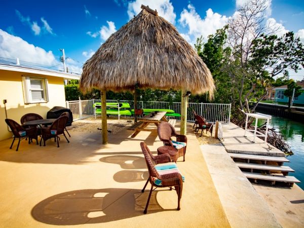 FLORIDA KEYS 3 BEDROOM POOL HOME ON CANAL SLEEPS 8