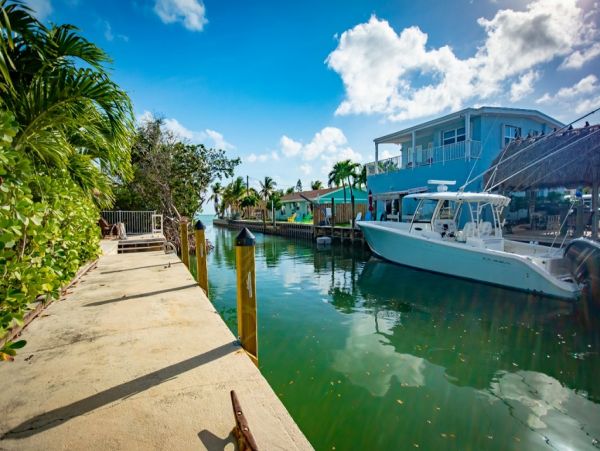 FLORIDA KEYS 3 BEDROOM POOL HOME ON CANAL SLEEPS 8