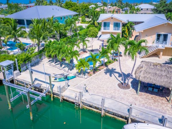Sombrero Beach Vacation Home Boat Dock Pool